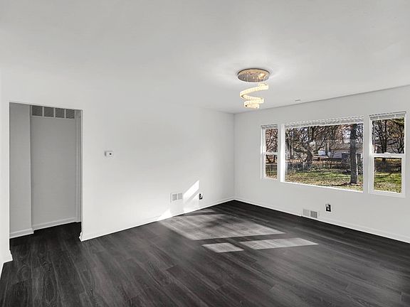 5th image of 1711 W 57th Ave