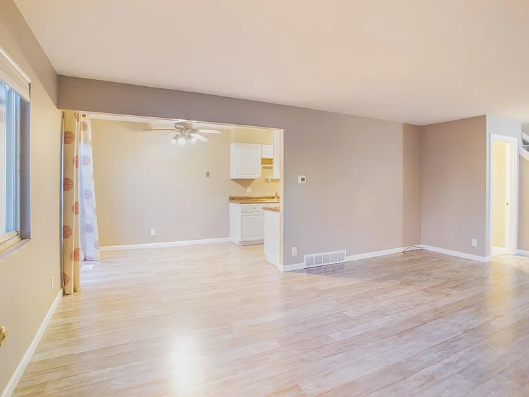 9845 Orangewood Dr — Photo 5
