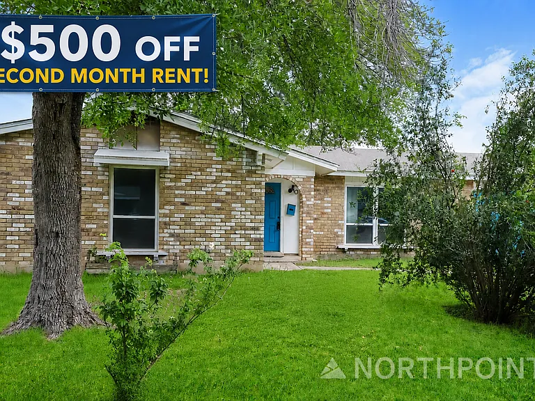 1060 Richmond Dr — Photo 1