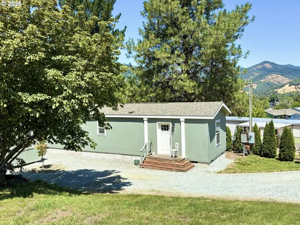 1003 Arburnia St, Myrtle Creek, OR 97457