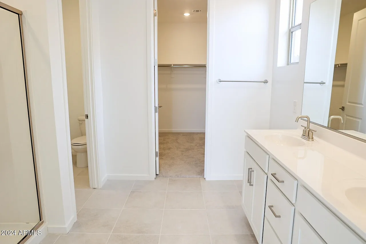 4 bed, 2.5 bath, 1837 sqft, $2,000 — Photo 3