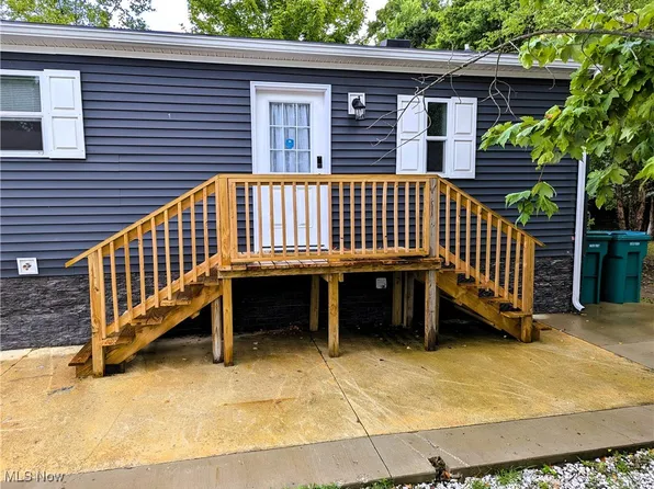 190 Sunrise Ln, Hiram, OH 44234