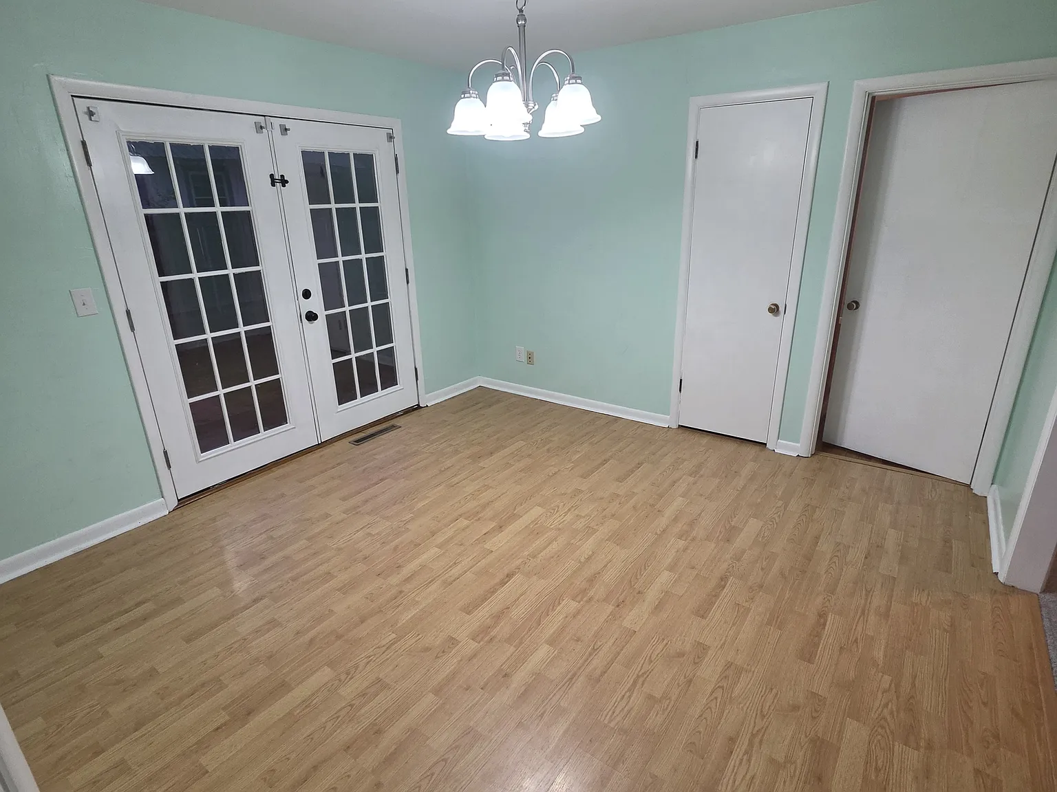 3 bed, 1639 sqft, $1,100 — Photo 4
