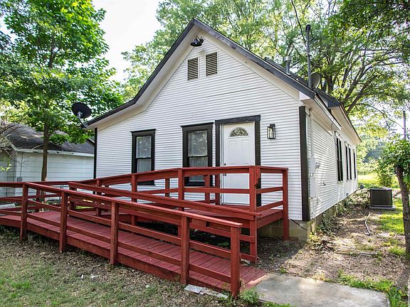 4th image of 2120 Olive St