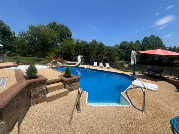 2612 Amsterdam Rd, Villa Hills, KY 41017
