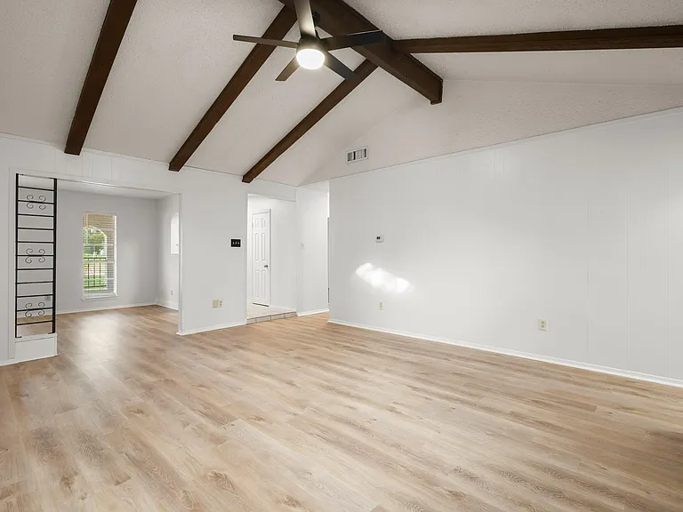 2600 Greenland Ln — Photo 5