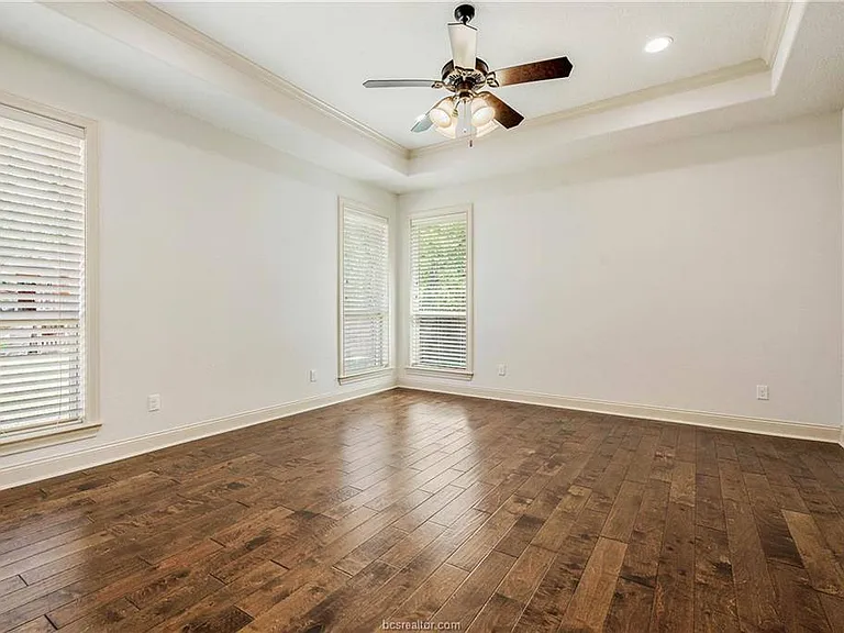 15701 Timber Creek Ln — Photo 18
