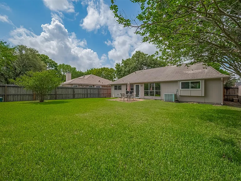 3007 Cloverdale Dr — Photo 19