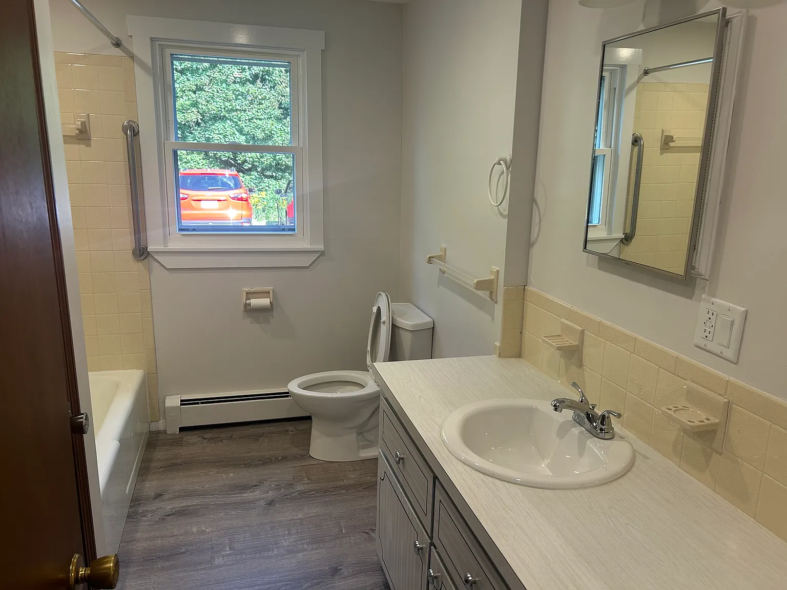 2 bed, 900 sqft, $1,800 — Photo 3