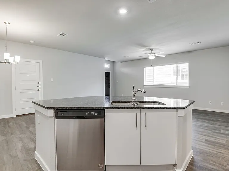 736 Wheatfield Dr — Photo 12