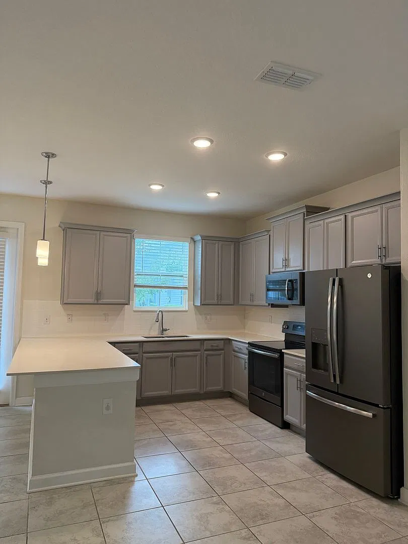 3 beds 2.5 baths Corner units in storey lake — Photo 4