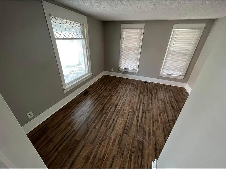 620 W 7th Ave #A — Photo 3