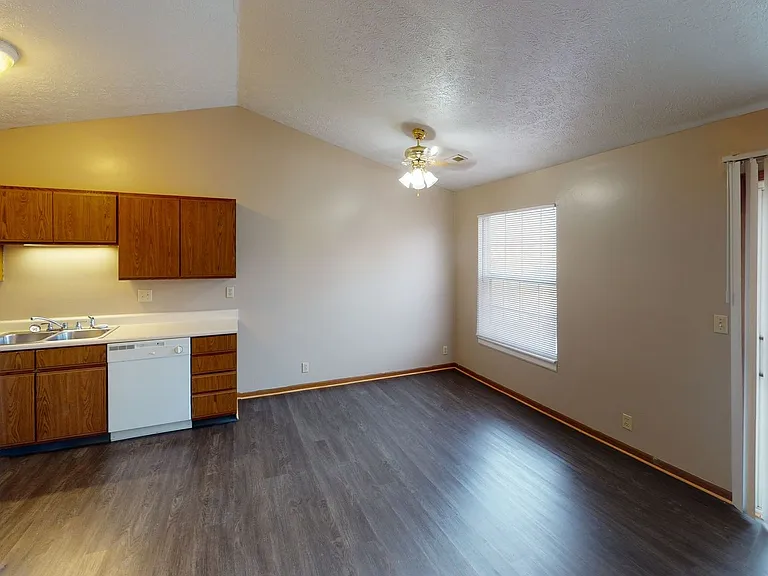 The Crossings Apartments — Photo 11