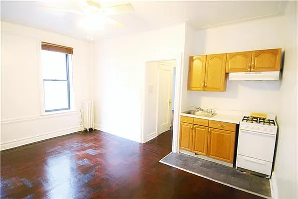 Sold by R New York | media 18