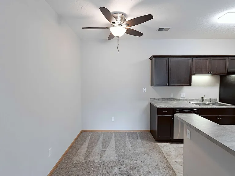 Gateway Park Apartments — Photo 23