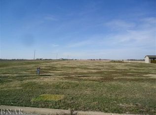 535 Clearview Rd, El Paso, IL 61738