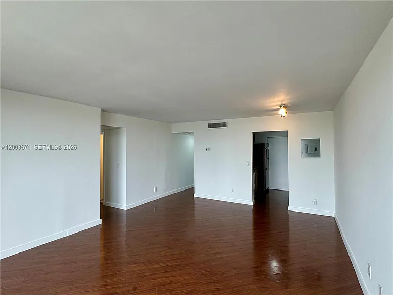 2020 NE 135th St #810 — Photo 11