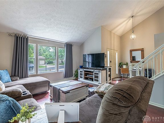 5th image of 2221 Robleigh Dr W