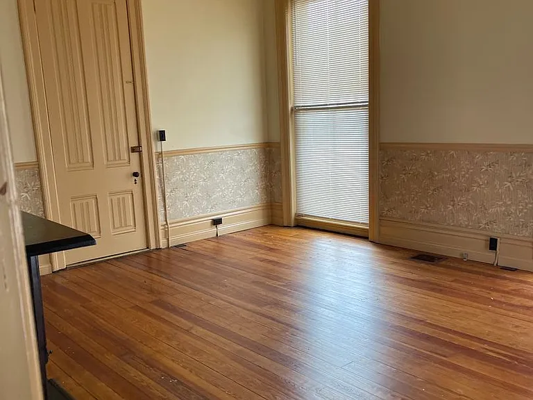 204 N Mulberry St — Photo 2