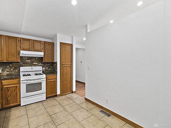 5th image of 7261 Varsity Ln NE