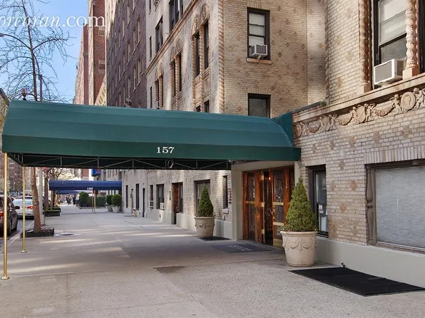 157-163 E 72nd St #1F, New York, NY 10021