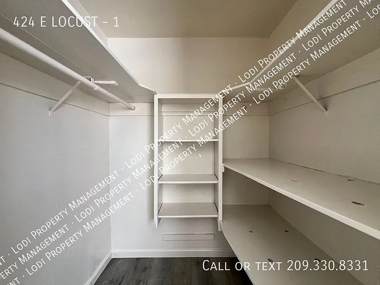 424 E Locust St #1 — Photo 11