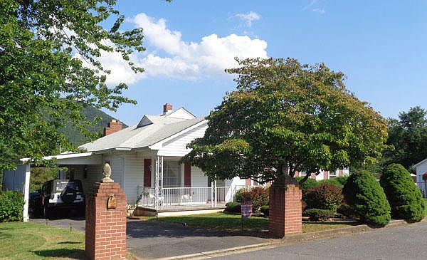 1st image of 244 Linden Ave