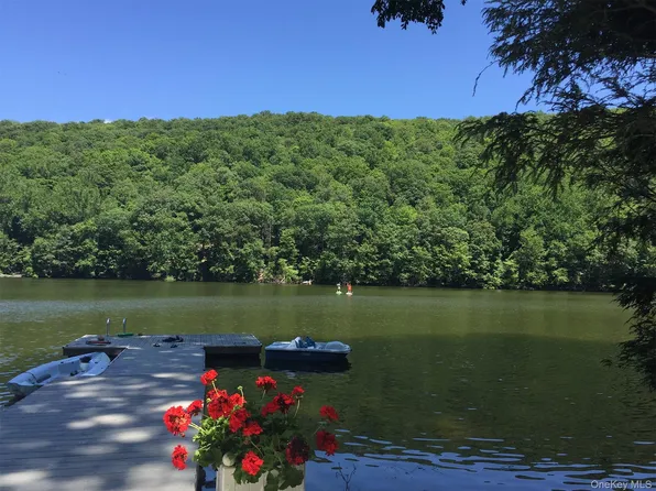 49 Twin Lakes Rd, South Salem, NY 10590