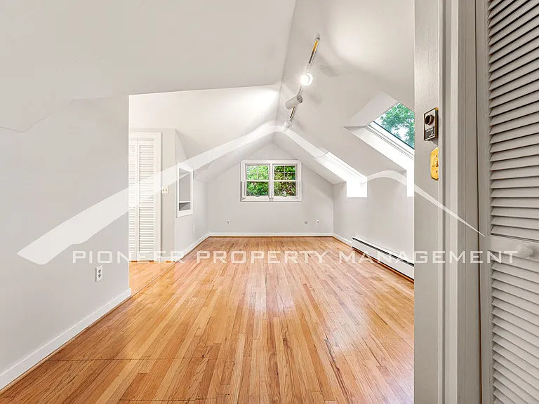 2324 Stuart St — Photo 13