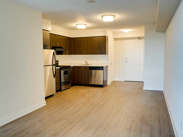 73 Bayly St W — Photo 17