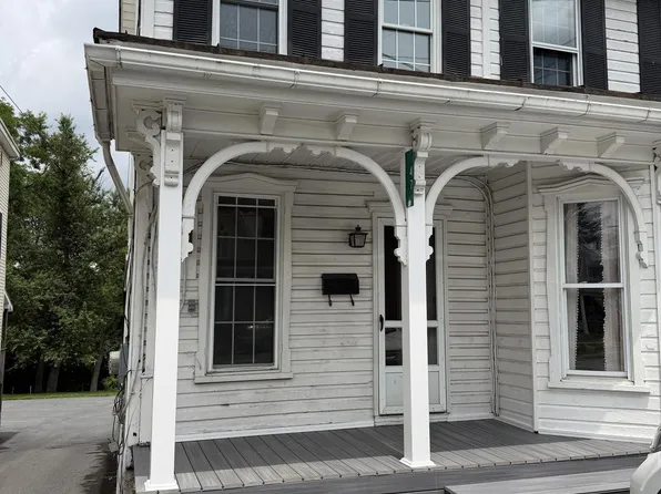 45 W Main St, Fayetteville, PA 17222