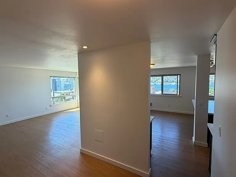 2210 Yale Ave E — Photo 3
