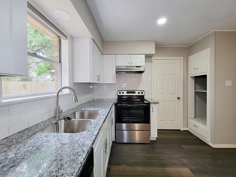 1803 Cypress Dr — Photo 18