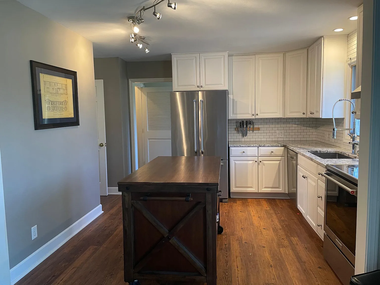 3 bed, 3.5 bath, 1912 sqft, $2,100 — Photo 2