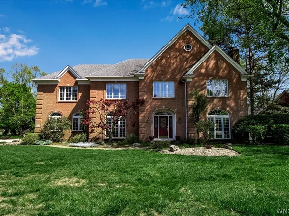 6211 Senate Cir, East Amherst, NY 14051