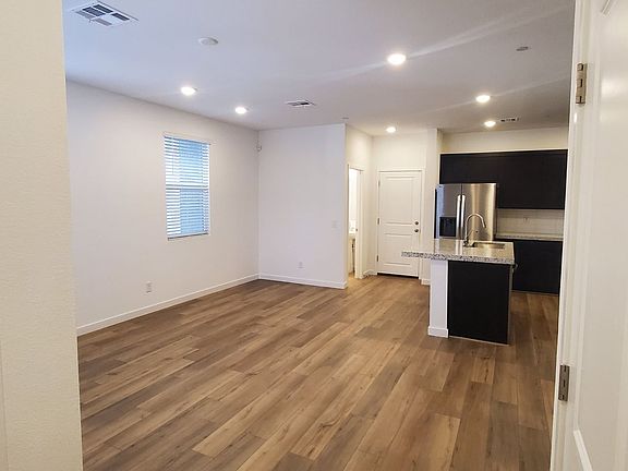 5th image of 184 Wewatta Ave