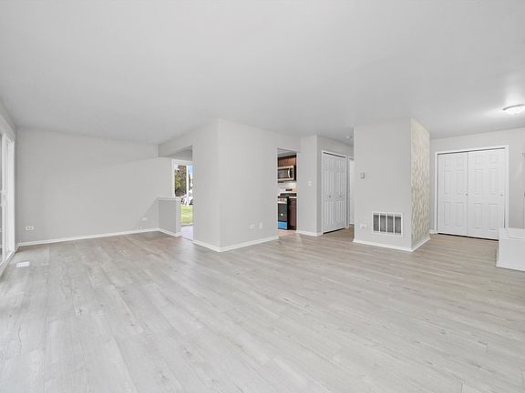 4th image of 19202 Pine Dr #210