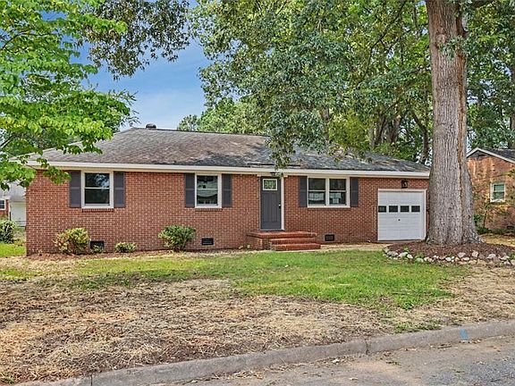 3rd image of 19 Bird Ln