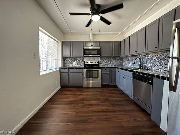 4th image of 2125 Elm Ave #0