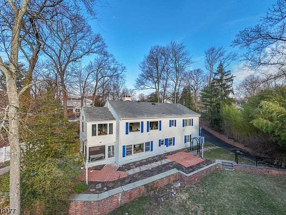 2nd image of 250 Old Short Hills Rd