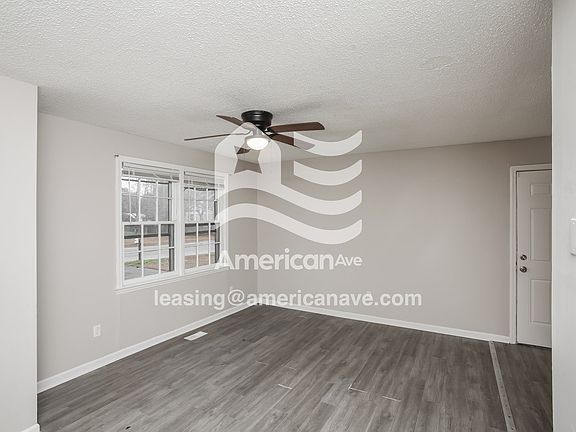 895398_003_wm_-_living_room_13527132.jpg