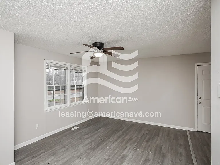 895398_003_wm_-_living_room_13527132.jpg