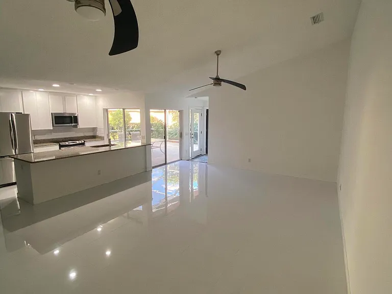2102 Appleton Ct — Photo 9