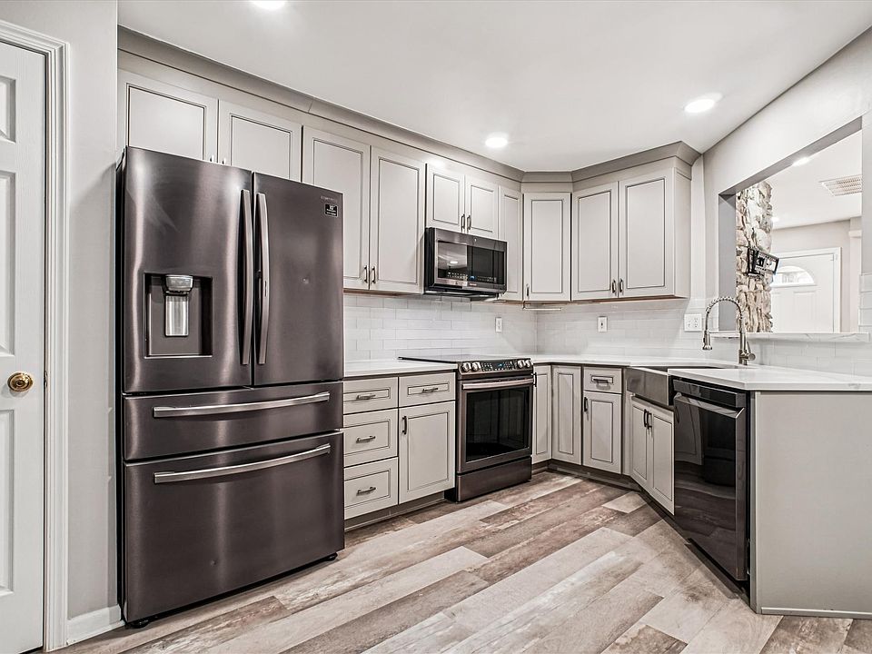 Updated Gourmet Kitchen