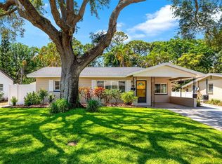 9044 Bay St NE, Saint Petersburg, FL 33702
