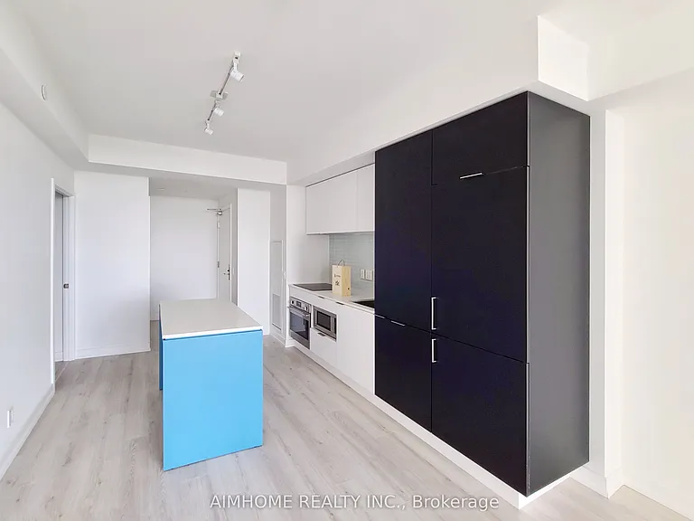 33 Helendale Ave #1613 — Photo 4