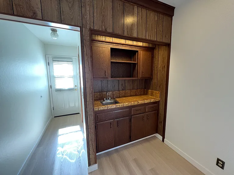 701 Bay St — Photo 15