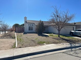 1024 Barrington Ave, Rosamond, CA 93560