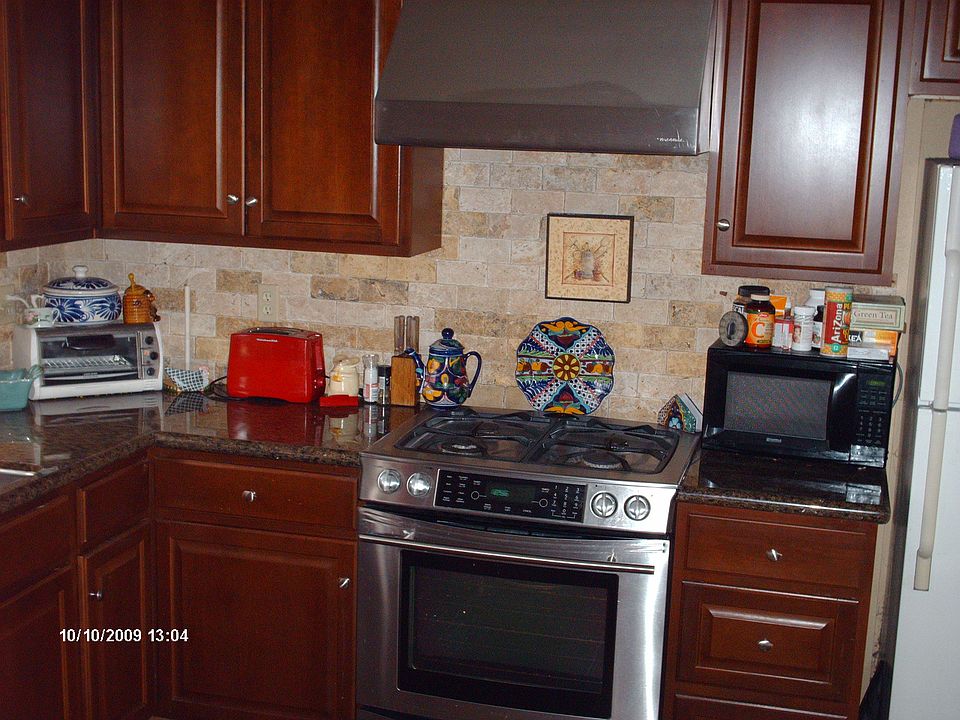 2nd image of 209 W McElhany Ave