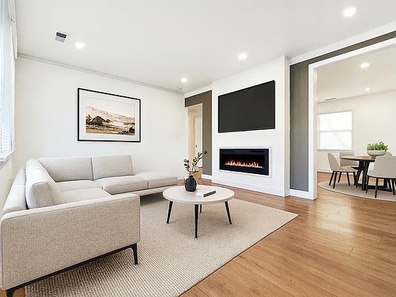 4th image of 26205 Normandy St
